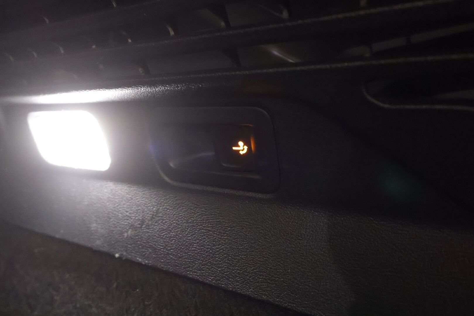 VOLKSWAGEN ID.5 2023 150kW 82kWh Pro Performance * ILP / ACC / Koukku / Ergoactive Hierovat Muistipenkit / 360-Kamera / LED* - Merkkihuollettu / Akku kuntotarkastettu SoH 94,3% /  Kahdet Renkaat