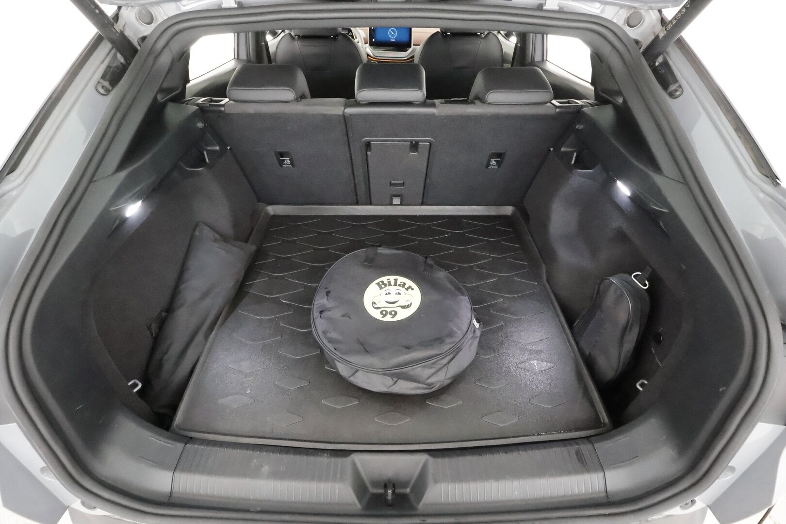 VOLKSWAGEN ID.5 2023 150kW 82kWh Pro Performance * ILP / ACC / Koukku / Ergoactive Hierovat Muistipenkit / 360-Kamera / LED* - Merkkihuollettu / Akku kuntotarkastettu SoH 94,3% /  Kahdet Renkaat