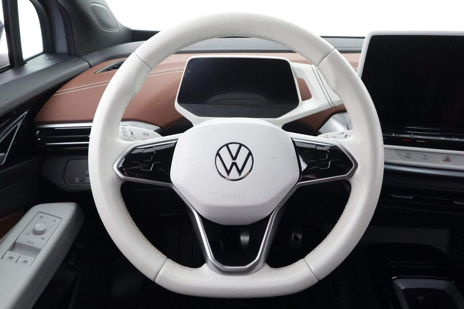 VOLKSWAGEN ID.5 2023 150kW 82kWh Pro Performance * ILP / ACC / Koukku / Ergoactive Hierovat Muistipenkit / 360-Kamera / LED* - Merkkihuollettu / Akku kuntotarkastettu SoH 94,3% /  Kahdet Renkaat