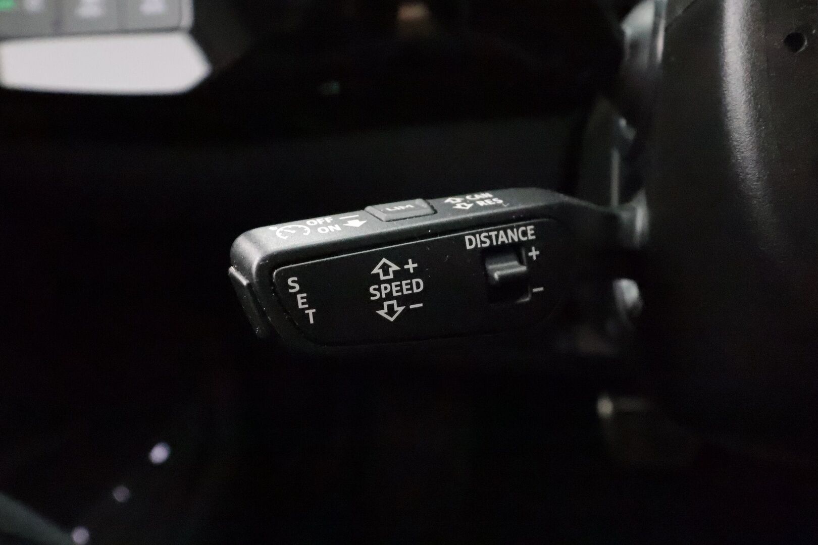 AUDI Q8 E-TRON 2024 55 quattro Progress * Koukku / ACC / LED / 360 / B&O / Sportpenkki Muistilla / HUD * - Merkkihuollot / Akku kuntotarkastettu / Kahdet renkaat aluvanteilla