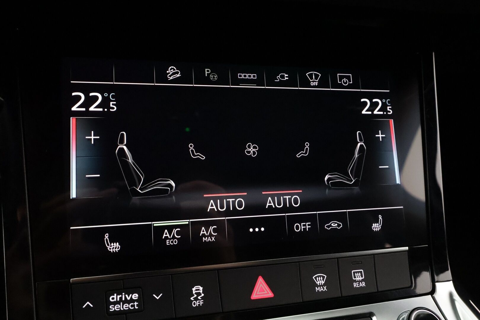 AUDI Q8 E-TRON 2024 55 quattro Progress * Koukku / ACC / LED / 360 / B&O / Sportpenkki Muistilla / HUD * - Merkkihuollot / Akku kuntotarkastettu / Kahdet renkaat aluvanteilla