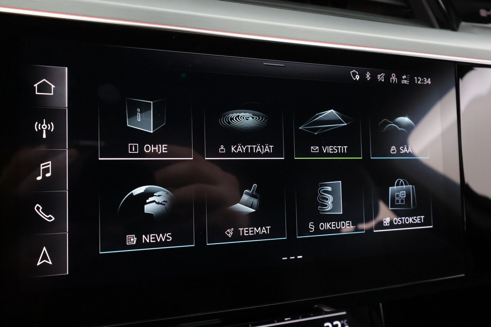 AUDI Q8 E-TRON 2024 55 quattro Progress * Koukku / ACC / LED / 360 / B&O / Sportpenkki Muistilla / HUD * - Merkkihuollot / Akku kuntotarkastettu / Kahdet renkaat aluvanteilla