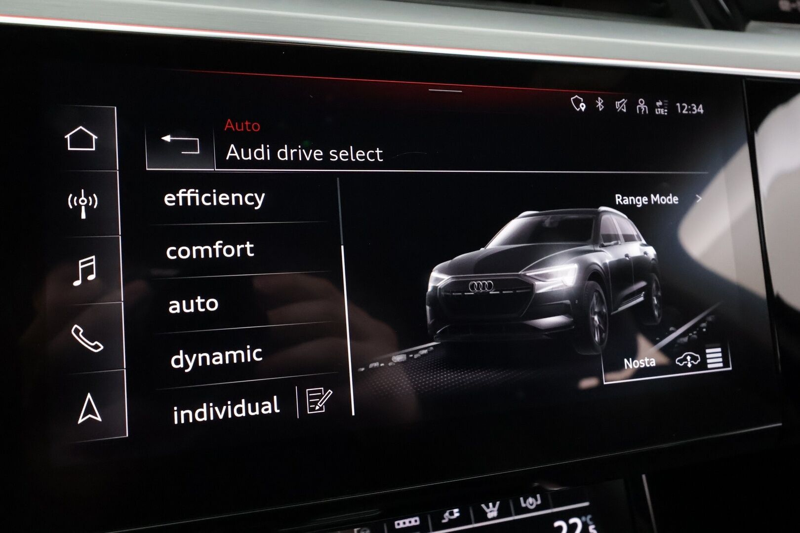 AUDI Q8 E-TRON 2024 55 quattro Progress * Koukku / ACC / LED / 360 / B&O / Sportpenkki Muistilla / HUD * - Merkkihuollot / Akku kuntotarkastettu / Kahdet renkaat aluvanteilla - HULLUT AVAJAISHULINAT KORKOTARJOUS 3,29 %