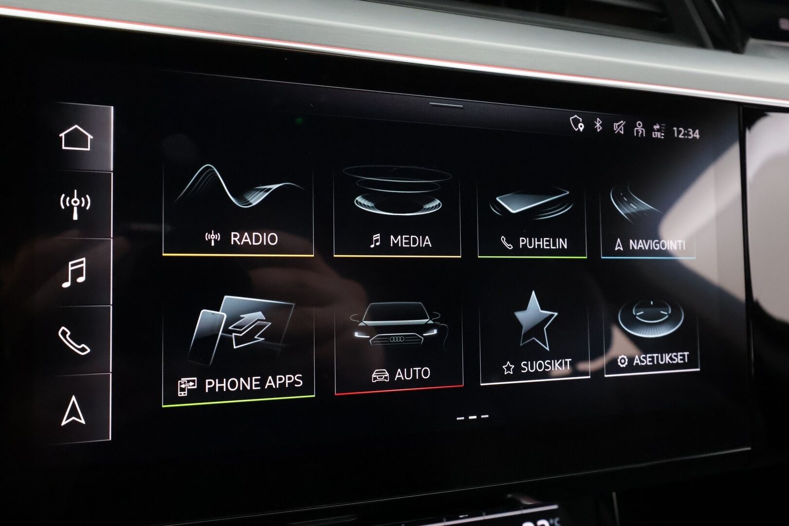 AUDI Q8 E-TRON 2024 55 quattro Progress * Koukku / ACC / LED / 360 / B&O / Sportpenkki Muistilla / HUD * - Merkkihuollot / Akku kuntotarkastettu / Kahdet renkaat aluvanteilla