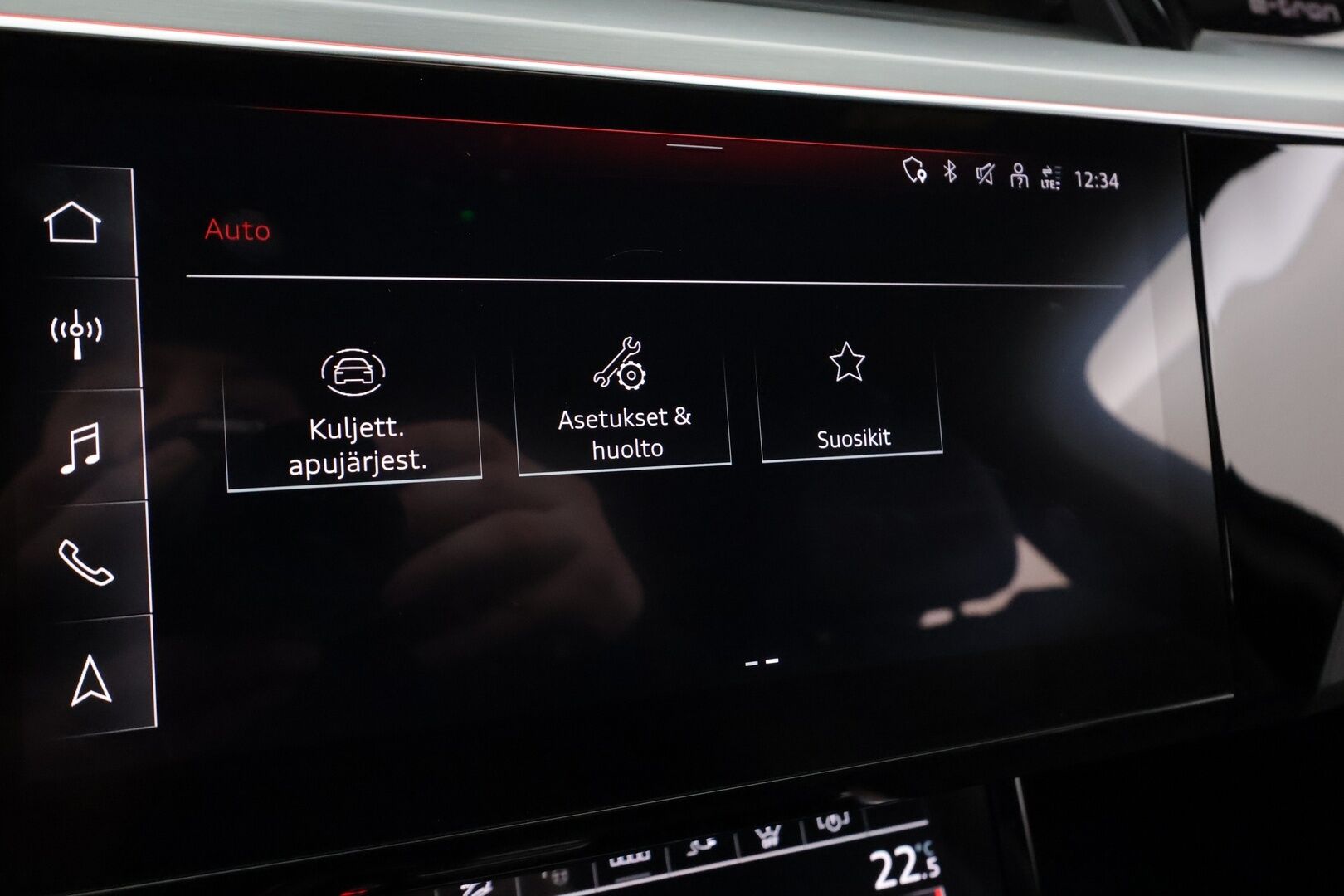 AUDI Q8 E-TRON 2024 55 quattro Progress * Koukku / ACC / LED / 360 / B&O / Sportpenkki Muistilla / HUD * - Merkkihuollot / Akku kuntotarkastettu / Kahdet renkaat aluvanteilla - HULLUT AVAJAISHULINAT KORKOTARJOUS 3,29 %