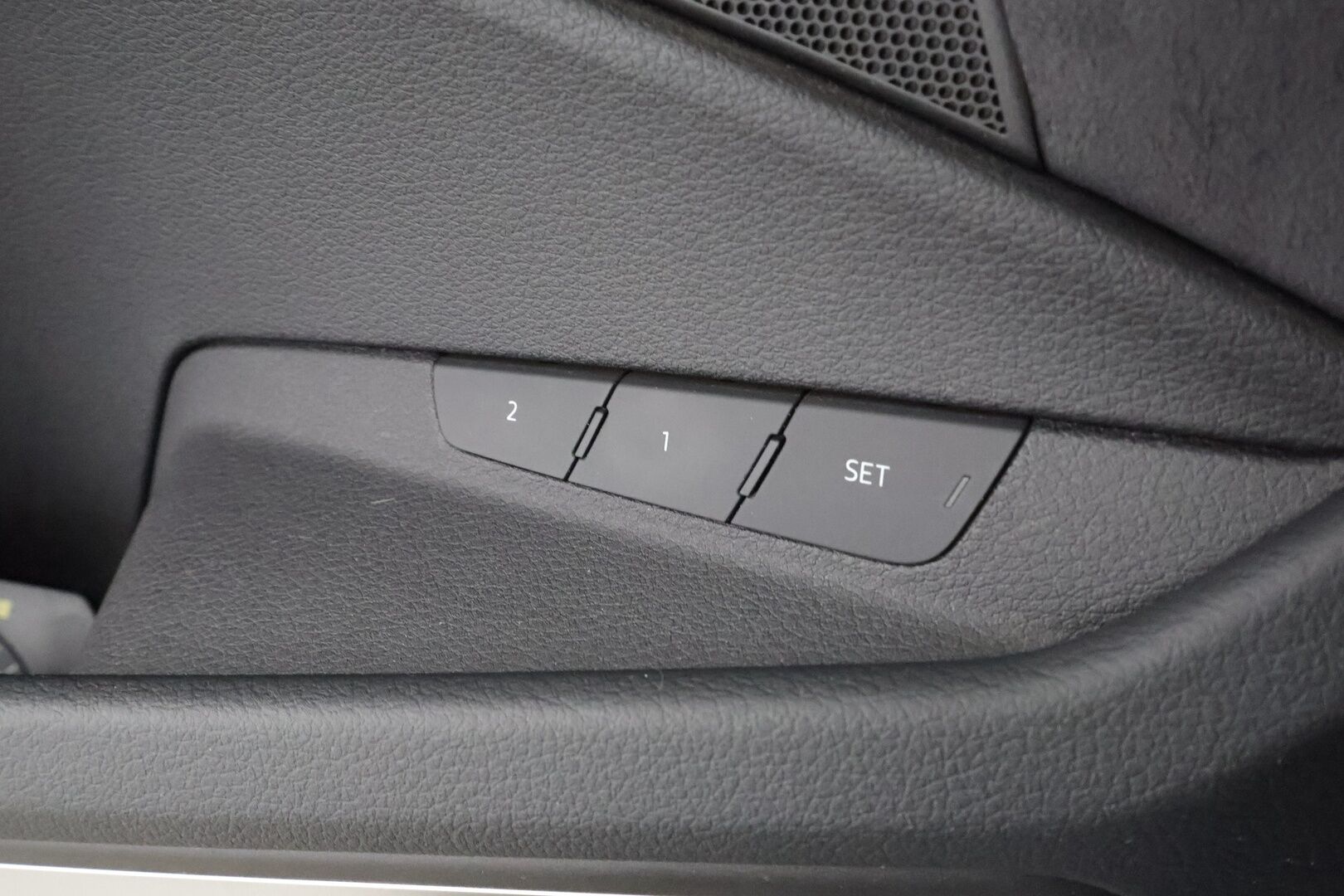 AUDI Q8 E-TRON 2024 55 quattro Progress * Koukku / ACC / LED / 360 / B&O / Sportpenkki Muistilla / HUD * - Merkkihuollot / Akku kuntotarkastettu / Kahdet renkaat aluvanteilla