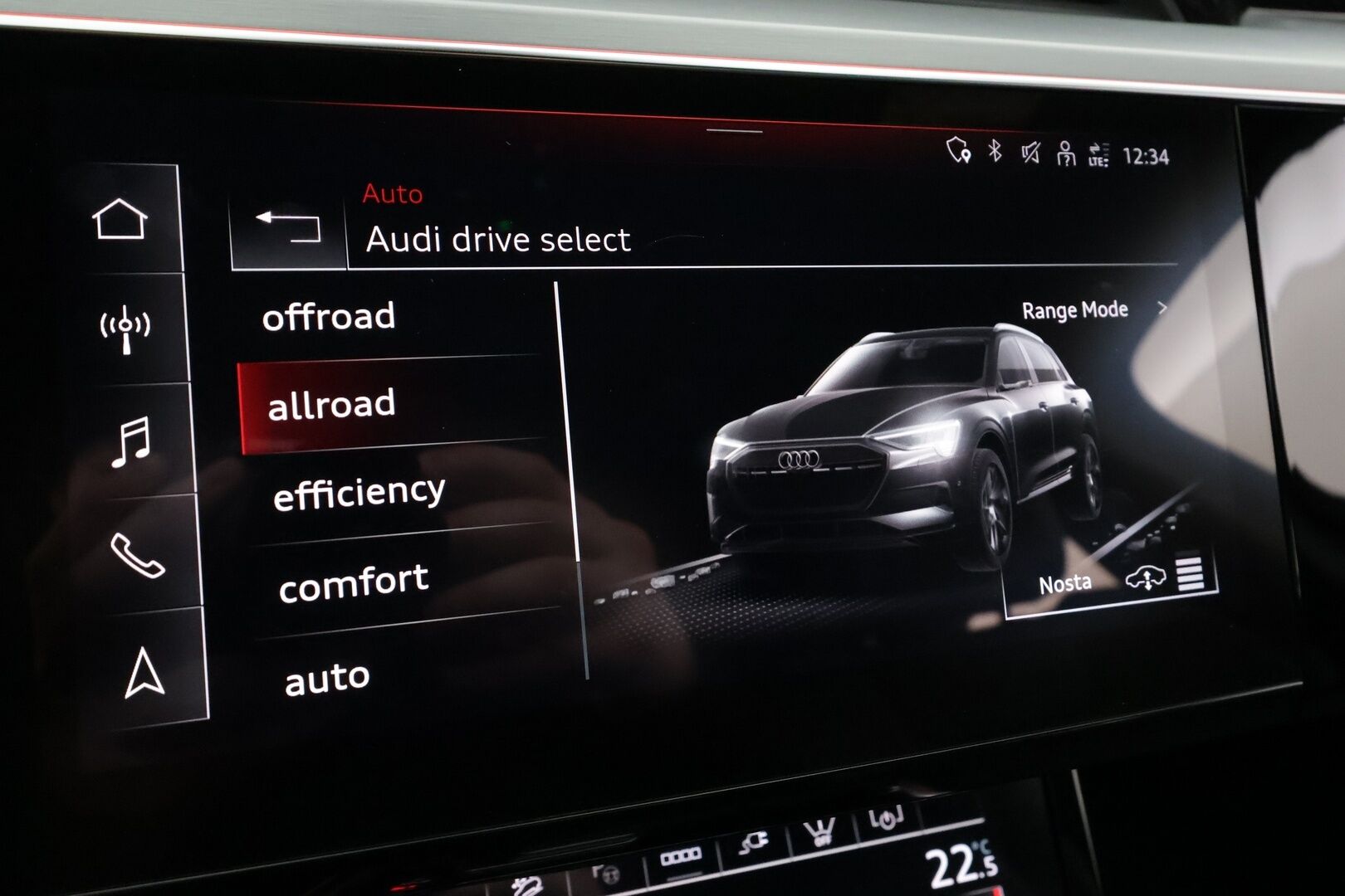 AUDI Q8 E-TRON 2024 55 quattro Progress * Koukku / ACC / LED / 360 / B&O / Sportpenkki Muistilla / HUD * - Merkkihuollot / Akku kuntotarkastettu / Kahdet renkaat aluvanteilla