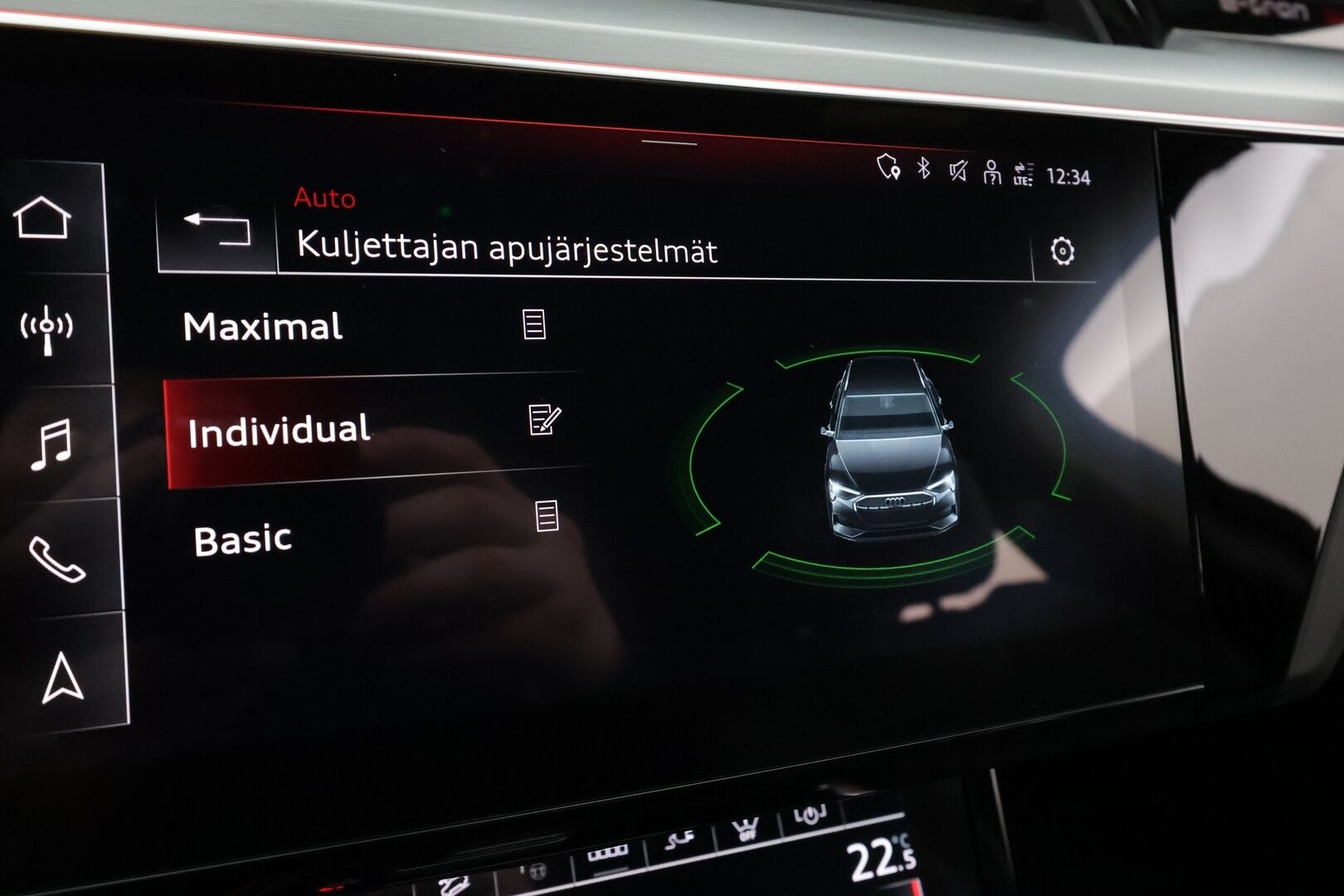 AUDI Q8 E-TRON 2024 55 quattro Progress * Koukku / ACC / LED / 360 / B&O / Sportpenkki Muistilla / HUD * - Merkkihuollot / Akku kuntotarkastettu / Kahdet renkaat aluvanteilla
