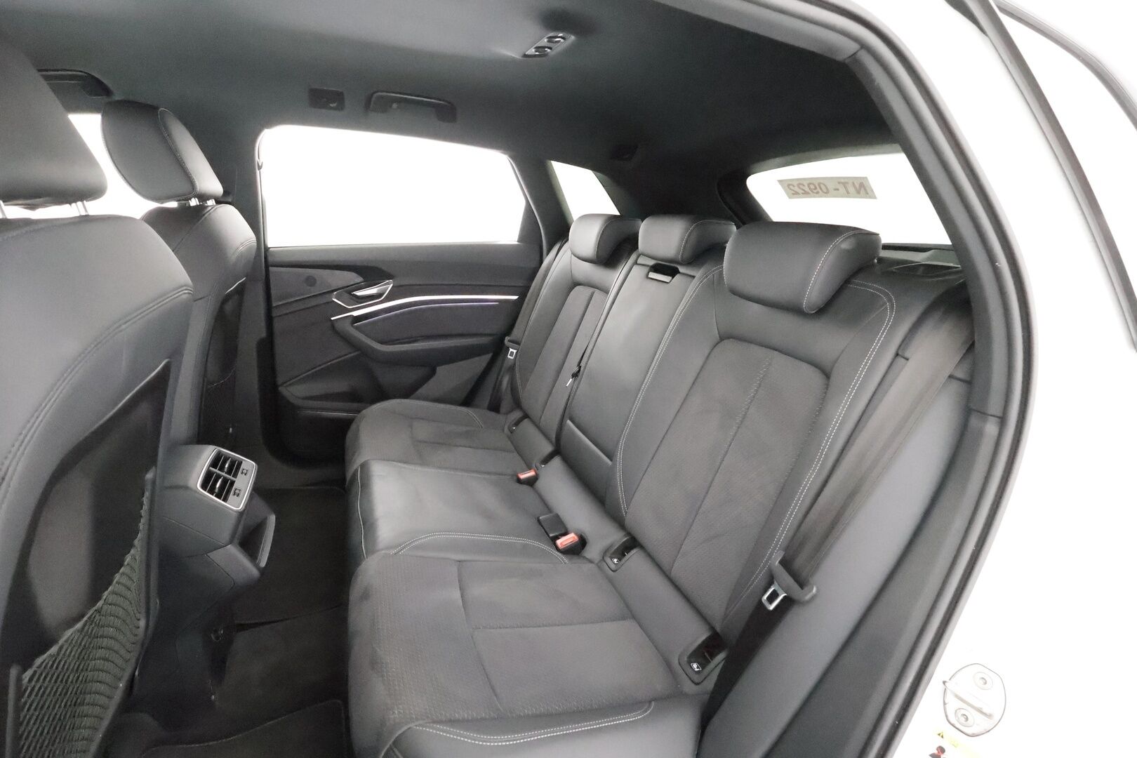 AUDI Q8 E-TRON 2024 55 quattro Progress * Koukku / ACC / LED / 360 / B&O / Sportpenkki Muistilla / HUD * - Merkkihuollot / Akku kuntotarkastettu / Kahdet renkaat aluvanteilla - HULLUT AVAJAISHULINAT KORKOTARJOUS 3,29 %