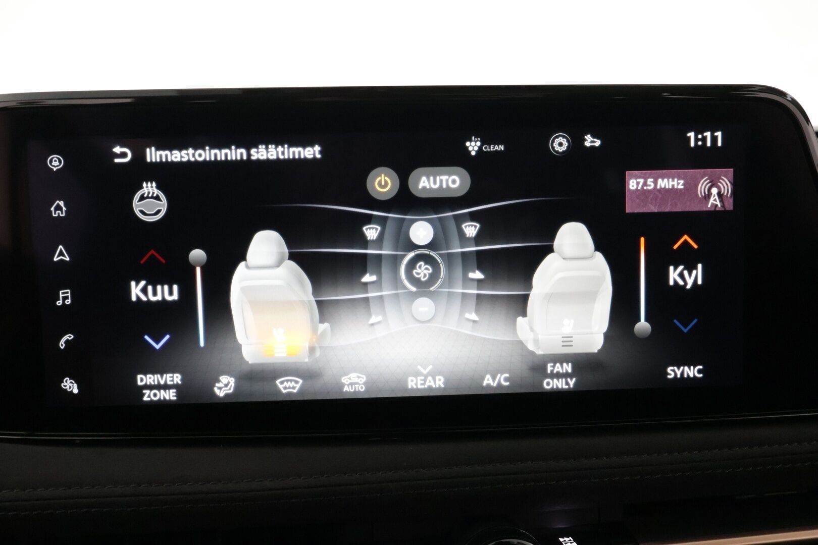 NISSAN ARIYA 2023 87kWh Evolve e-4ORCE * Panorama / Koukku / Bose / ACC / 360 / Ilmastoitu Muistipenkki / Kaistavahti / Navi / Keyless * - Merkkihuollot / Akku kuntotarkastettu SoH 98,4% / Kahdet renkaat aluvanteilla - HULLUT AVAJAISHULINAT KORKOTARJOUS 3,29 %