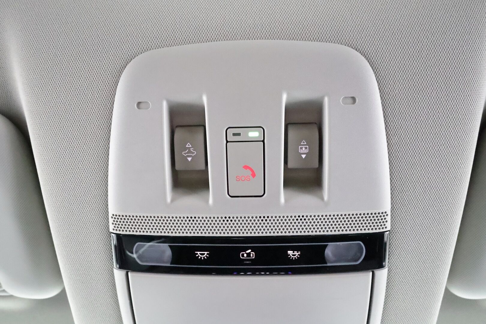 NISSAN ARIYA 2023 87kWh Evolve e-4ORCE * Panorama / Koukku / Bose / ACC / 360 / Ilmastoitu Muistipenkki / Kaistavahti / Navi / Keyless * - Merkkihuollot / Akku kuntotarkastettu SoH 98,4% / Kahdet renkaat aluvanteilla - HULLUT AVAJAISHULINAT KORKOTARJOUS 3,29 %