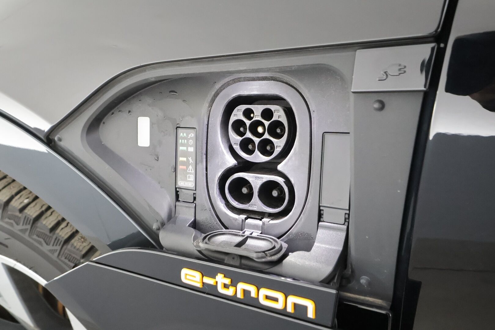 AUDI E-TRON 2021 50 Quattro Proline * ACC / Akkukäyttöinen Lisälämmitin / Muistipenkki / P.Kamera / LED / Apple&Android * - Koti & Kauppalaturi / Kahdet Renkaat