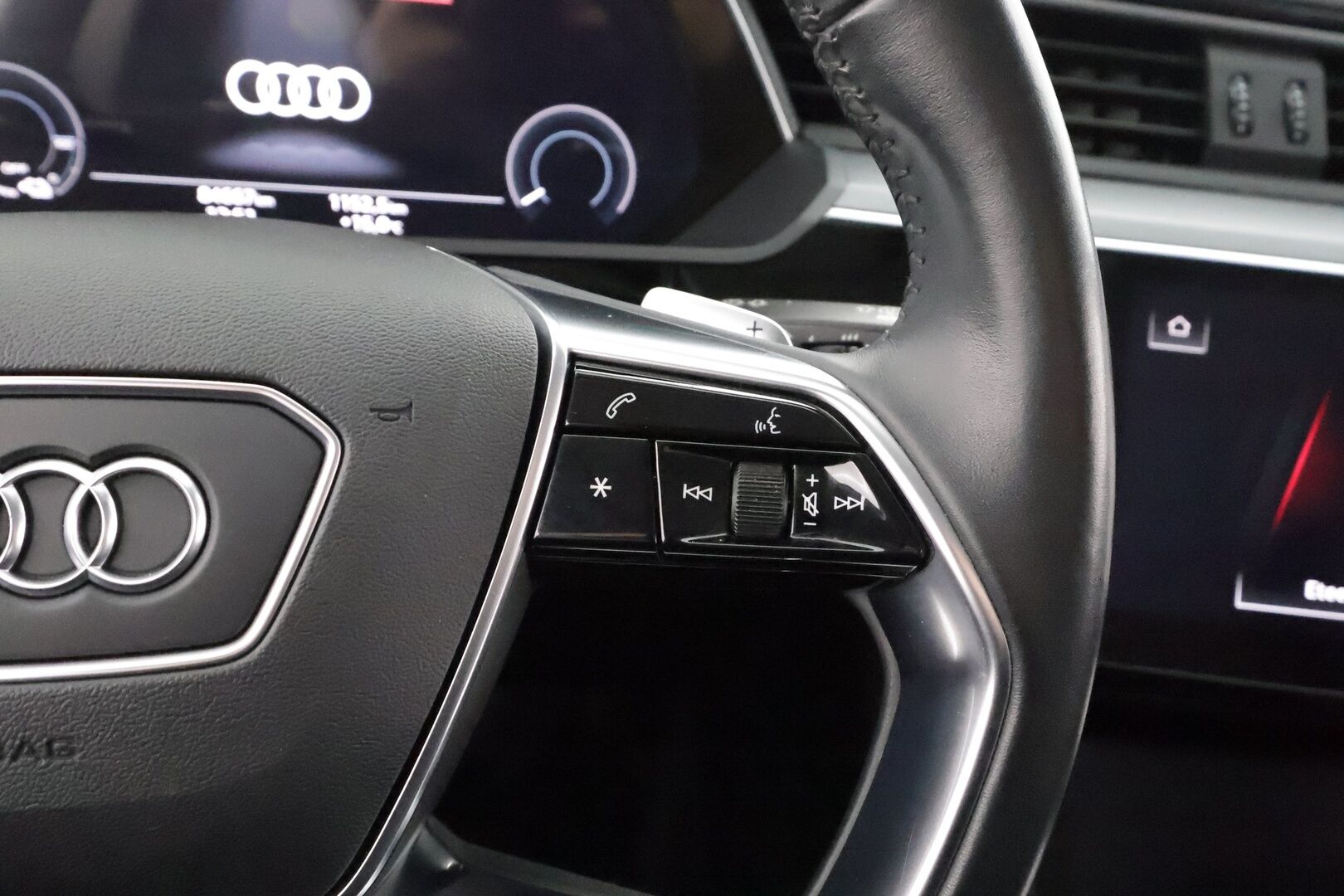 AUDI E-TRON 2021 50 Quattro Proline * ACC / Akkukäyttöinen Lisälämmitin / Muistipenkki / P.Kamera / LED / Apple&Android * - Koti & Kauppalaturi / Kahdet Renkaat
