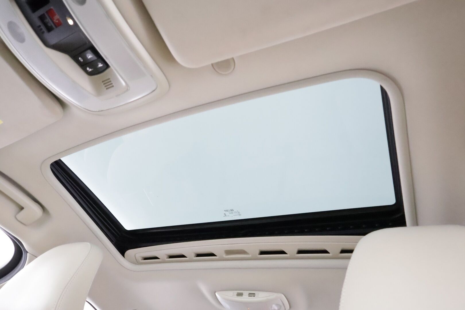 Volvo V60 2018 D3 Classic Summum aut. * ACC / Webasto / Kattoluukku / Muistipenkki / Harman&Kardon / P.kamera * - Hienot varusteet! / Pienet kilometrit / Ei Adblue! - HULLUT AVAJAISHULINAT KORKOTARJOUS 3,29 %