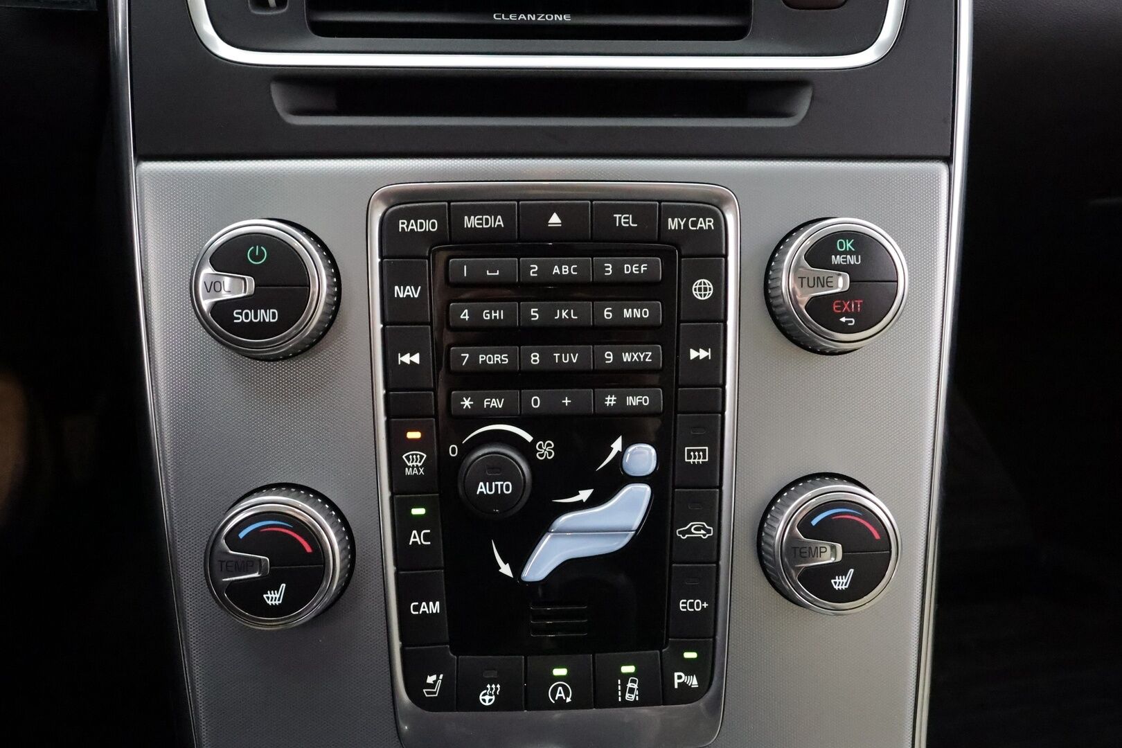 Volvo V60 2018 D3 Classic Summum aut. * ACC / Webasto / Kattoluukku / Muistipenkki / Harman&Kardon / P.kamera * - Hienot varusteet! / Pienet kilometrit / Ei Adblue! - HULLUT AVAJAISHULINAT KORKOTARJOUS 3,29 %