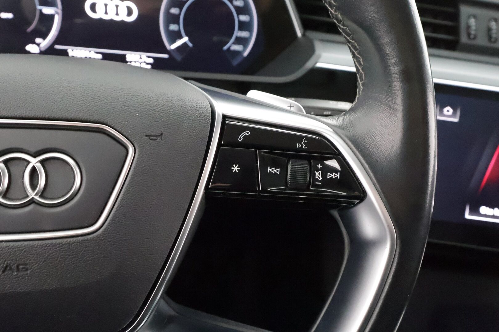 AUDI Q8 E-TRON 2024 50 Quattro - Muistinahat | ACC | Ilma-alusta | Facelift | Lisälämm. | P.Kamera | Navi | LED | ALV | Keylessgo | Audi virtual Cockpit |