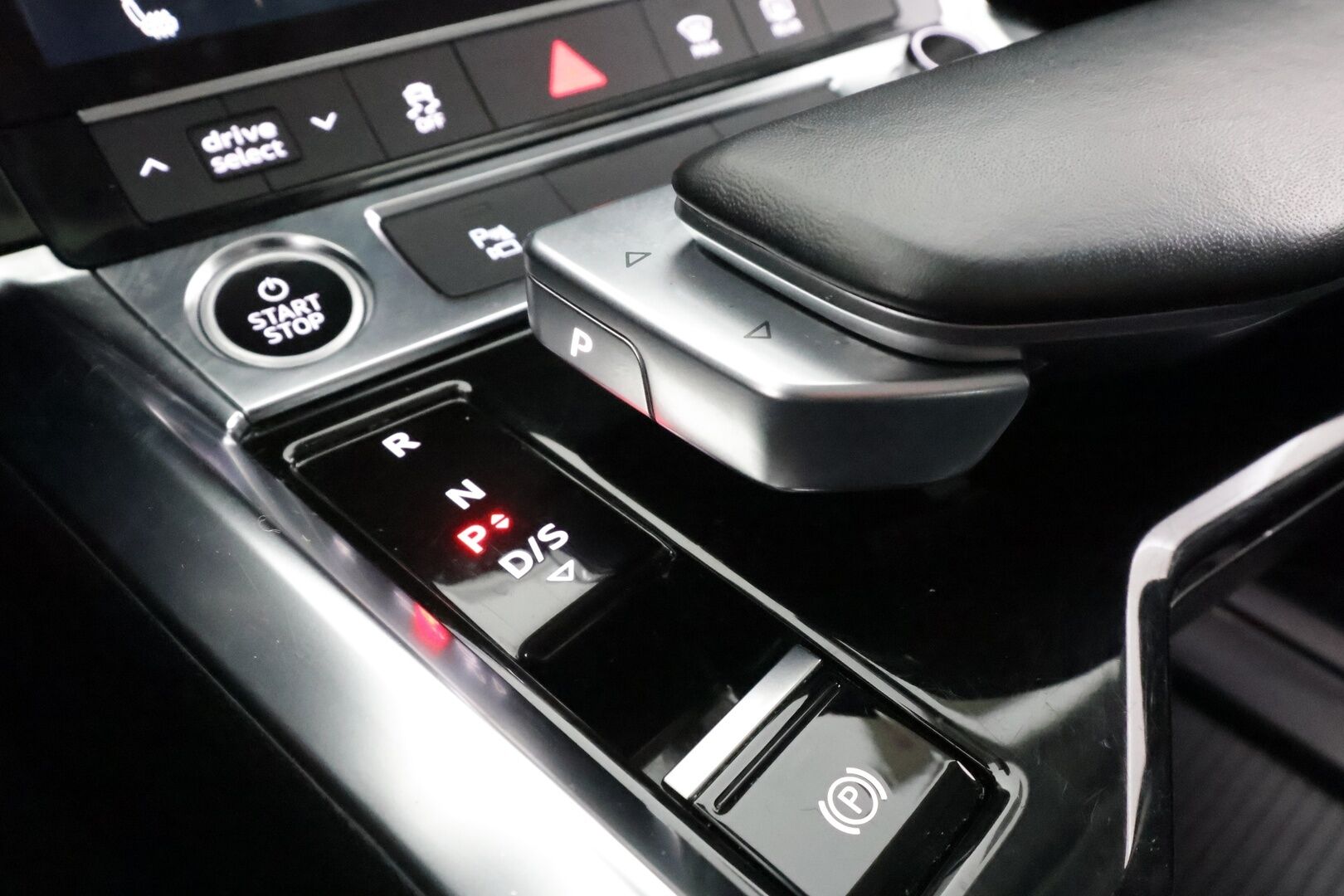 AUDI Q8 E-TRON 2024 50 Quattro - Muistinahat | ACC | Ilma-alusta | Facelift | Lisälämm. | P.Kamera | Navi | LED | ALV | Keylessgo | Audi virtual Cockpit |