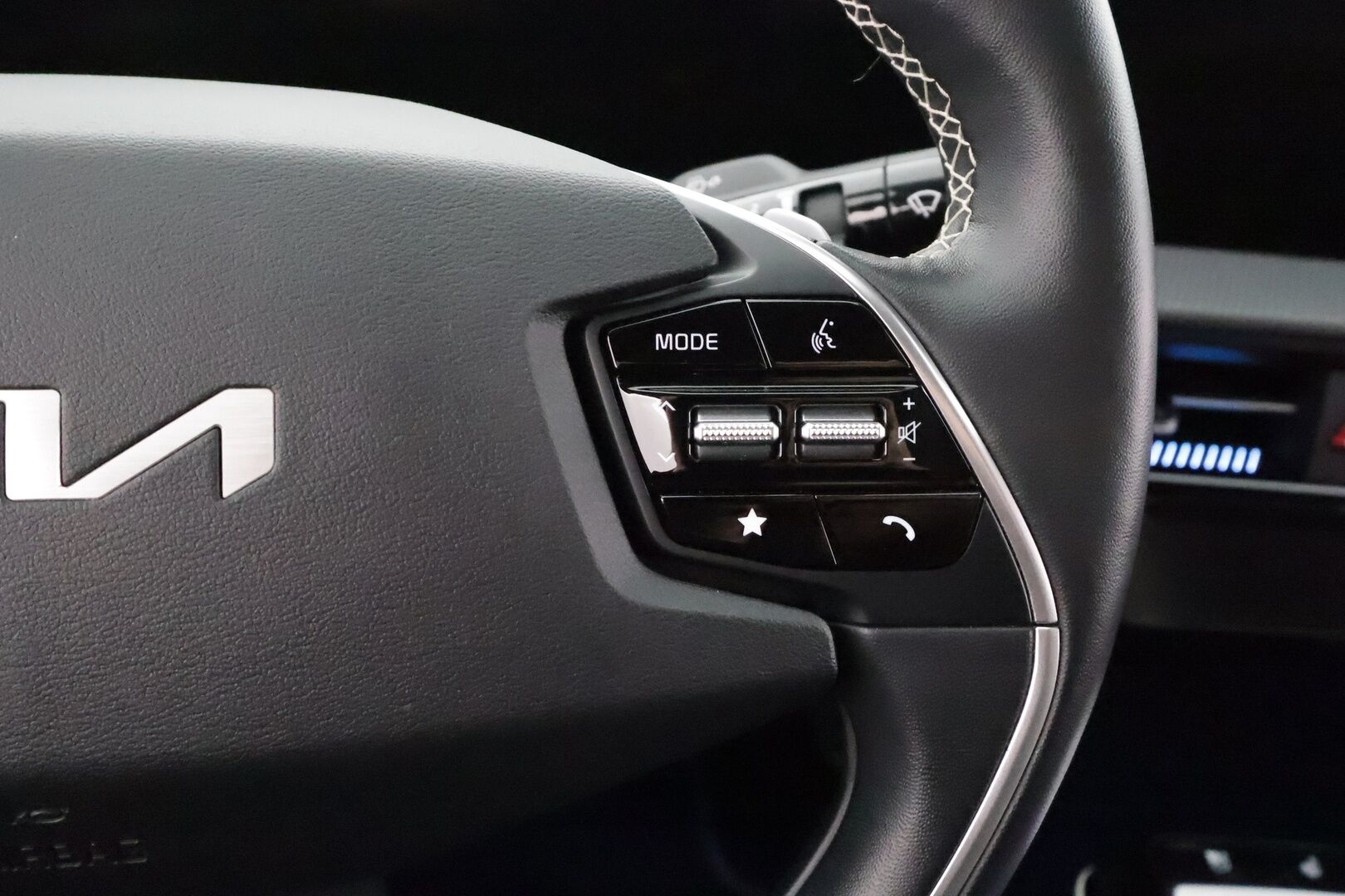 KIA EV6 2023 GT-Line AWD 77 kWh 325 hv * ACC / ILP / Meridian / 360° / Muistipenkki / HUD / Adapt.LED / Ilmastoidut penkit * - Merkkihuollettu