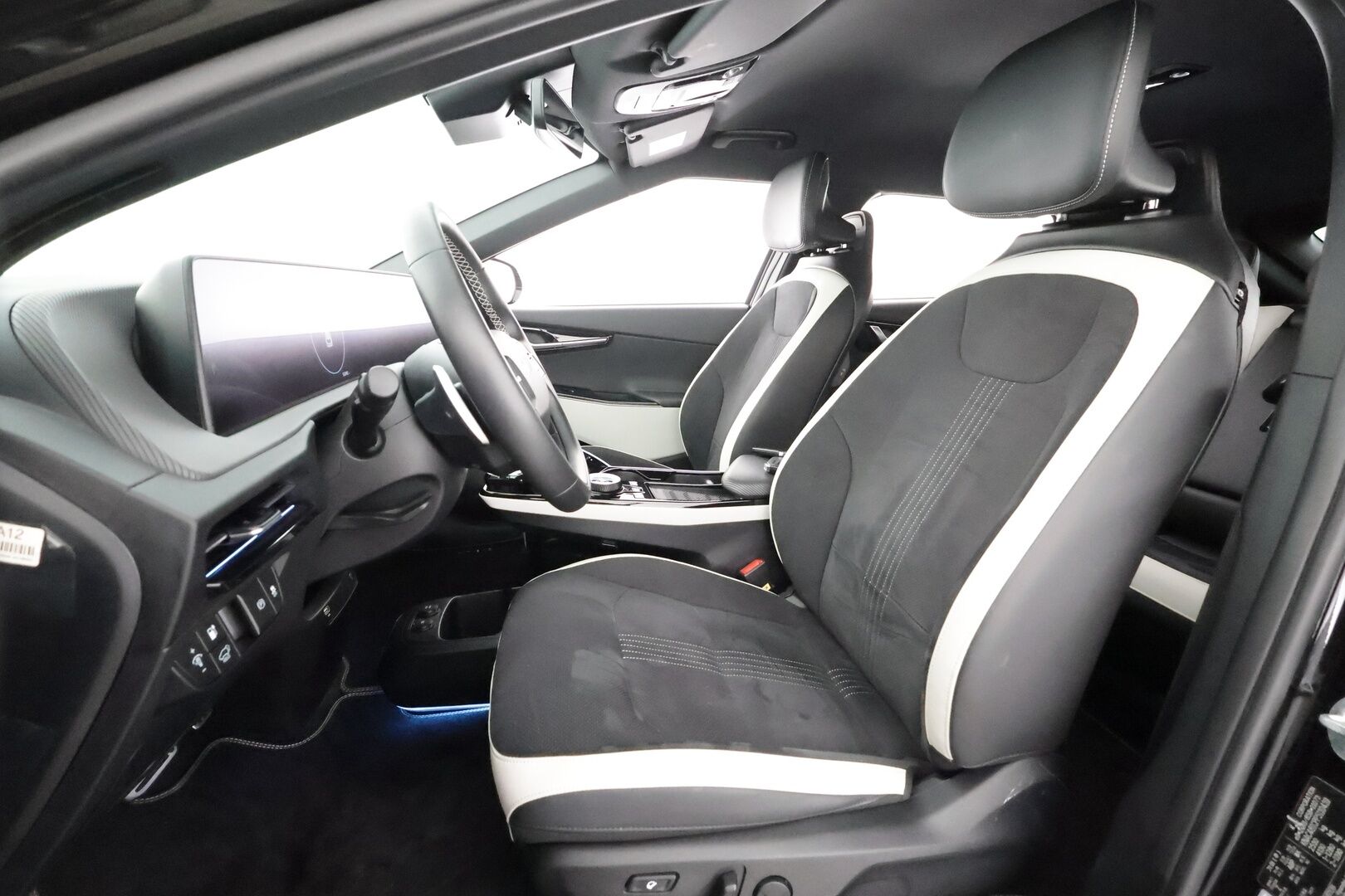 KIA EV6 2023 GT-Line AWD 77 kWh 325 hv * ACC / ILP / Meridian / 360° / Muistipenkki / HUD / Adapt.LED / Ilmastoidut penkit * - Merkkihuollettu