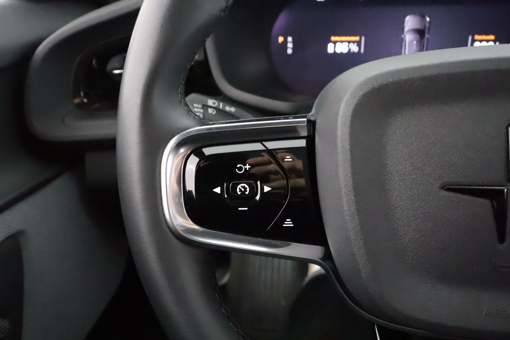 POLESTAR 2 2023 Long Range Dual Motor, 300kW * ILP / Lasikatto / ACC / LED / 360 / H&K / Sportpenkki Muistilla * - 2x Latauskaapelit