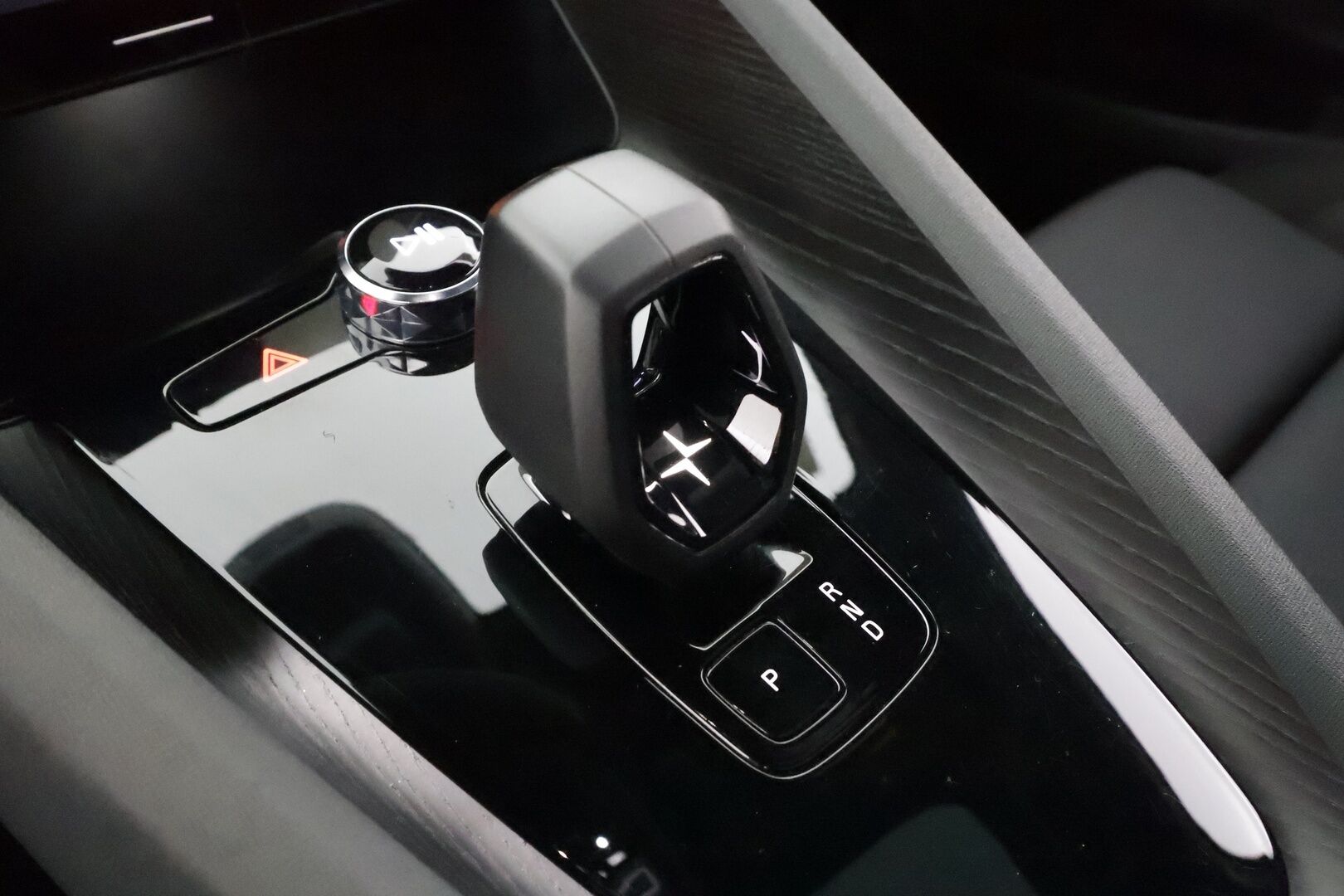 POLESTAR 2 2023 Long Range Dual Motor, 300kW * ILP / Lasikatto / ACC / LED / 360 / H&K / Sportpenkki Muistilla * - 2x Latauskaapelit