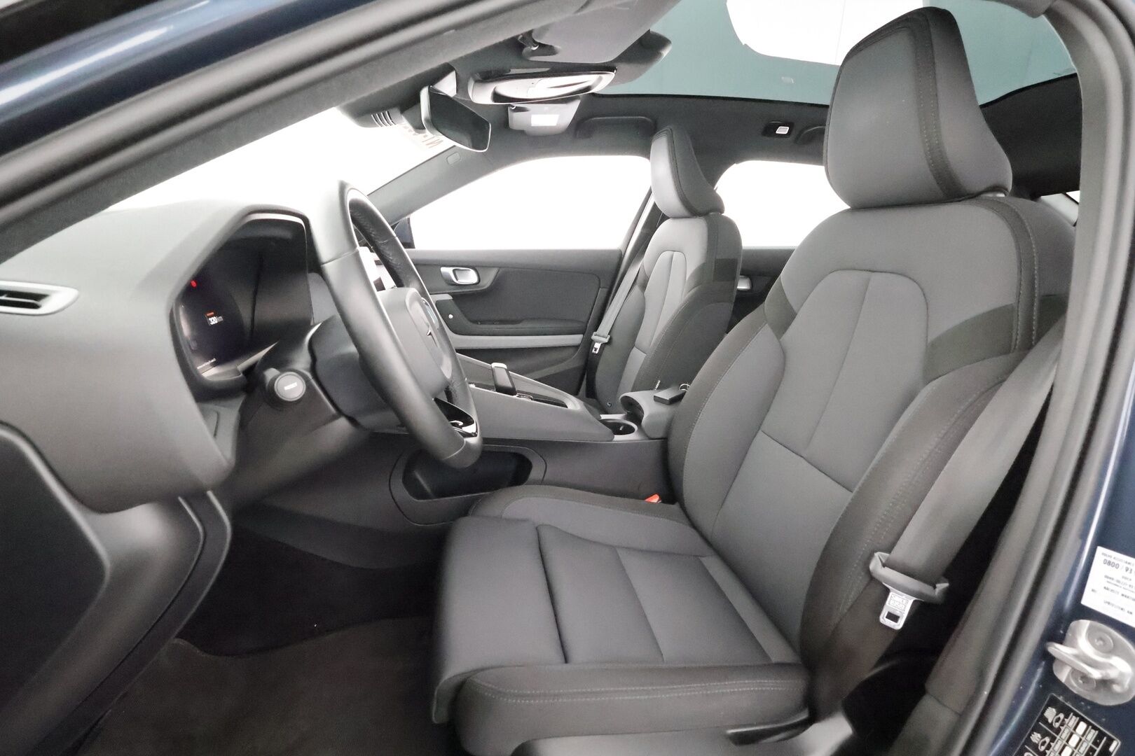 POLESTAR 2 2023 Long Range Dual Motor, 300kW * ILP / Lasikatto / ACC / LED / 360 / H&K / Sportpenkki Muistilla * - 2x Latauskaapelit