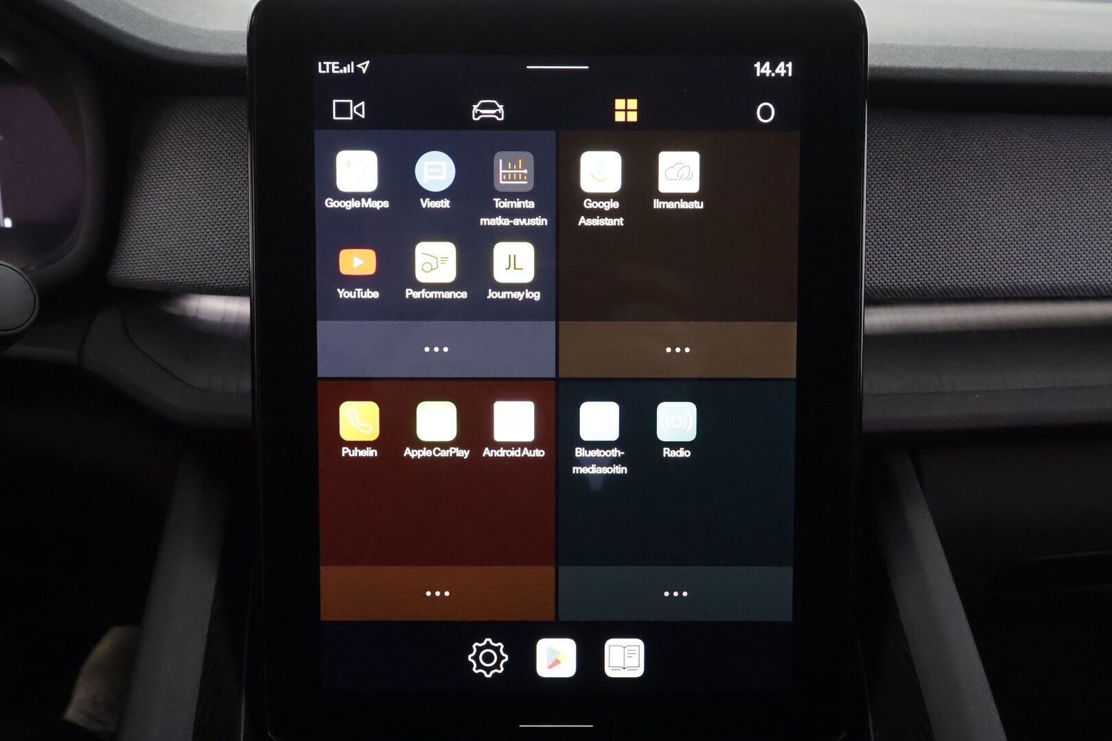 POLESTAR 2 2023 Long Range Dual Motor, 300kW * ILP / Lasikatto / ACC / LED / 360 / H&K / Sportpenkki Muistilla * - 2x Latauskaapelit