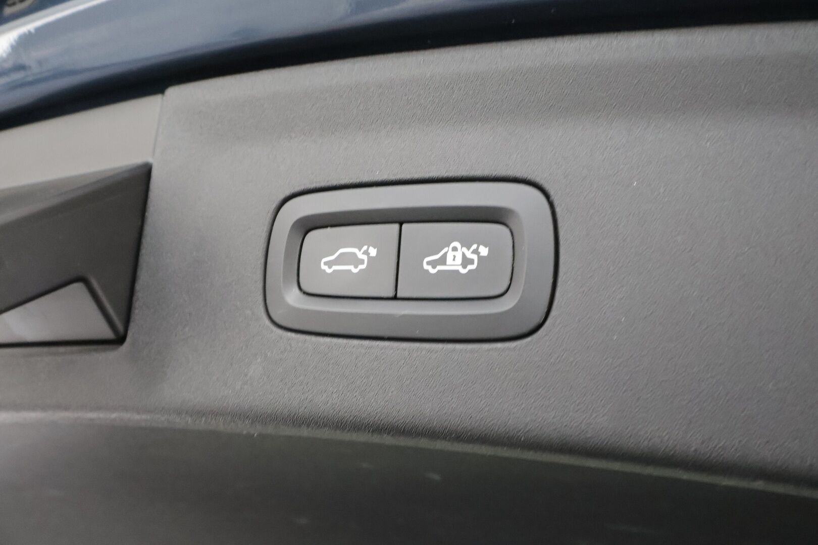 POLESTAR 2 2023 Long Range Dual Motor, 300kW * ILP / Lasikatto / ACC / LED / 360 / H&K / Sportpenkki Muistilla * - 2x Latauskaapelit