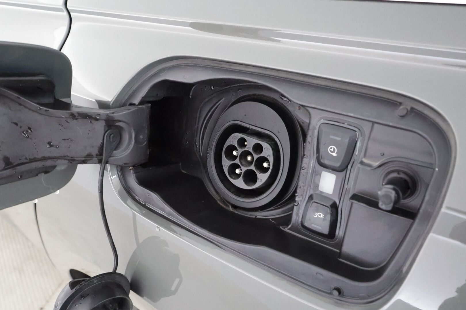 AUDI A6 2023 Avant 50 TFSI e quattro * ACC/  Koukku / P.kamera / Sporttipenkit /  LED / Keyless / Apple&Android * - SoH 92.3% / Merkkihuollettu / Kahdet renkaat vanteineen