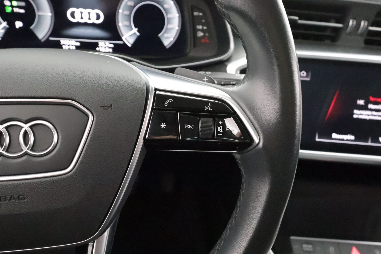 AUDI A6 2023 Avant 50 TFSI e quattro - ACC | Koukku | P.kamera | Sporttipenkit | LED | Keyless | Apple&Android | SoH 92.3% | Merkkihuollettu | Kahdet renkaat vanteineen