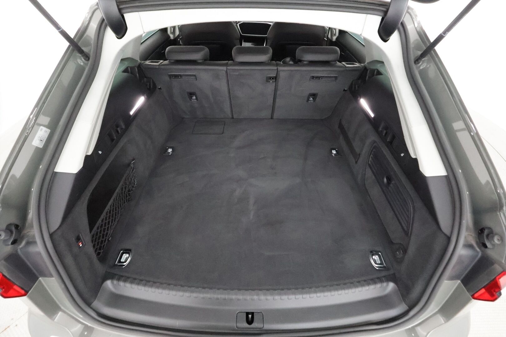 AUDI A6 2023 Avant 50 TFSI e quattro * ACC/  Koukku / P.kamera / Sporttipenkit /  LED / Keyless / Apple&Android * - SoH 92.3% / Merkkihuollettu / Kahdet renkaat vanteineen