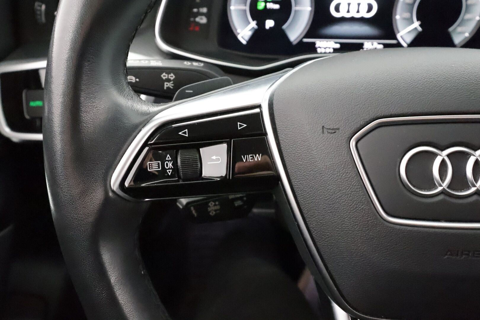 AUDI A6 2023 Avant 50 TFSI e quattro - ACC | Koukku | P.kamera | Sporttipenkit | LED | Keyless | Apple&Android | SoH 92.3% | Merkkihuollettu | Kahdet renkaat vanteineen