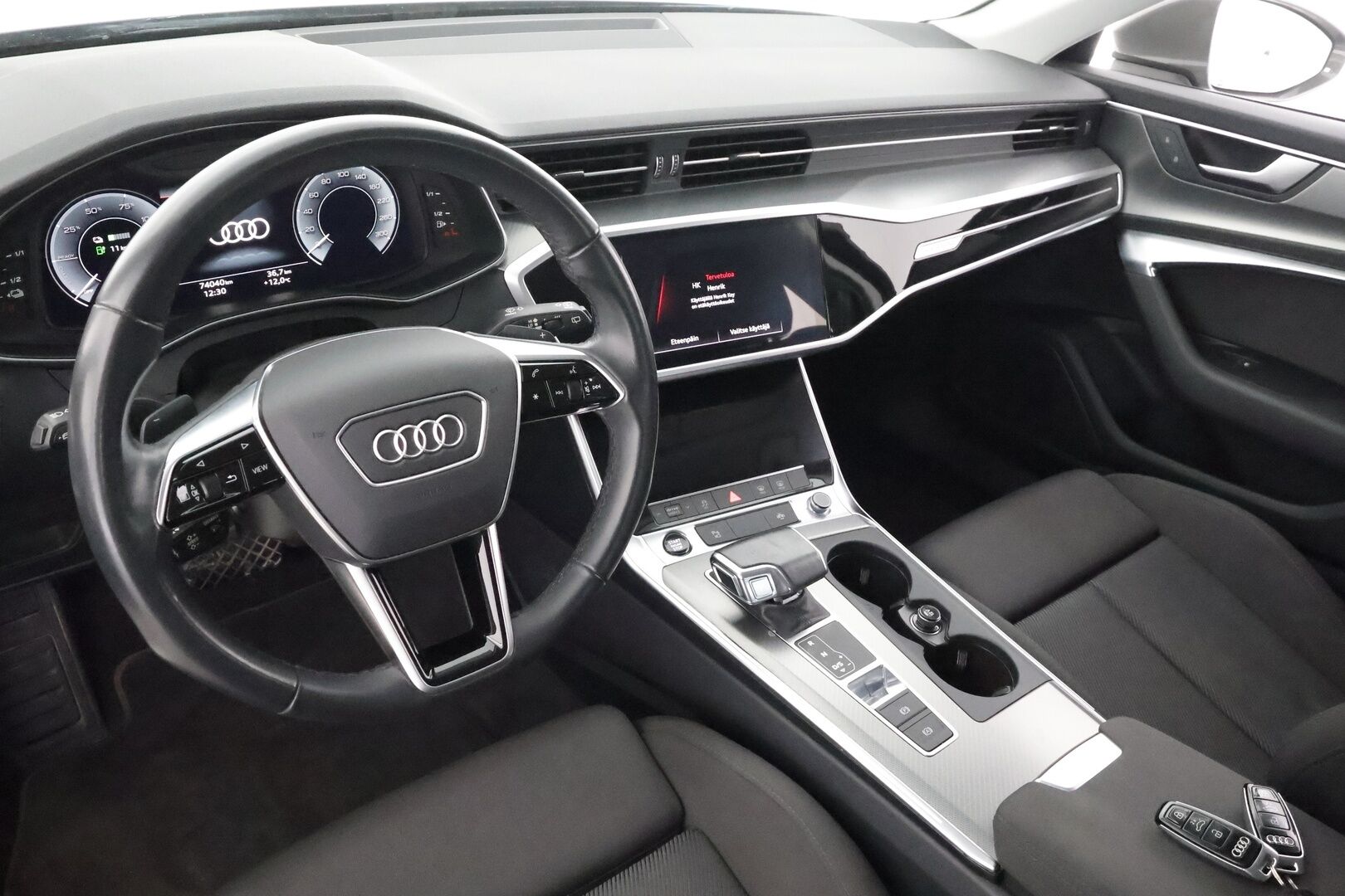 AUDI A6 2023 Avant 50 TFSI e quattro - ACC | Koukku | P.kamera | Sporttipenkit | LED | Keyless | Apple&Android | SoH 92.3% | Merkkihuollettu | Kahdet renkaat vanteineen