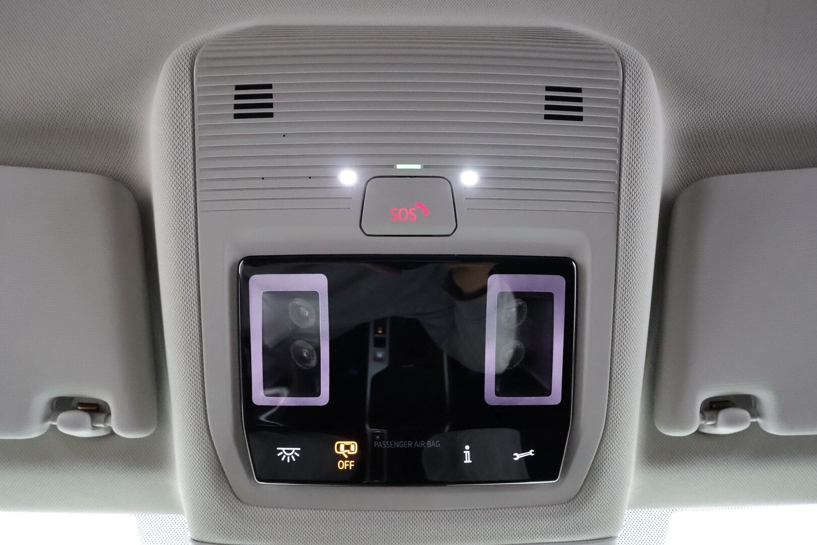 VOLKSWAGEN PASSAT 2025 Variant Comfort 1,5 eTSI 150 kW DSG * HUD / Koukku / ACC / P.Kamera / LED / Hierovat Sportpenkit * - Akku kuntotarkastettu / Merkkihuollettu / 2x Latauskaapelit