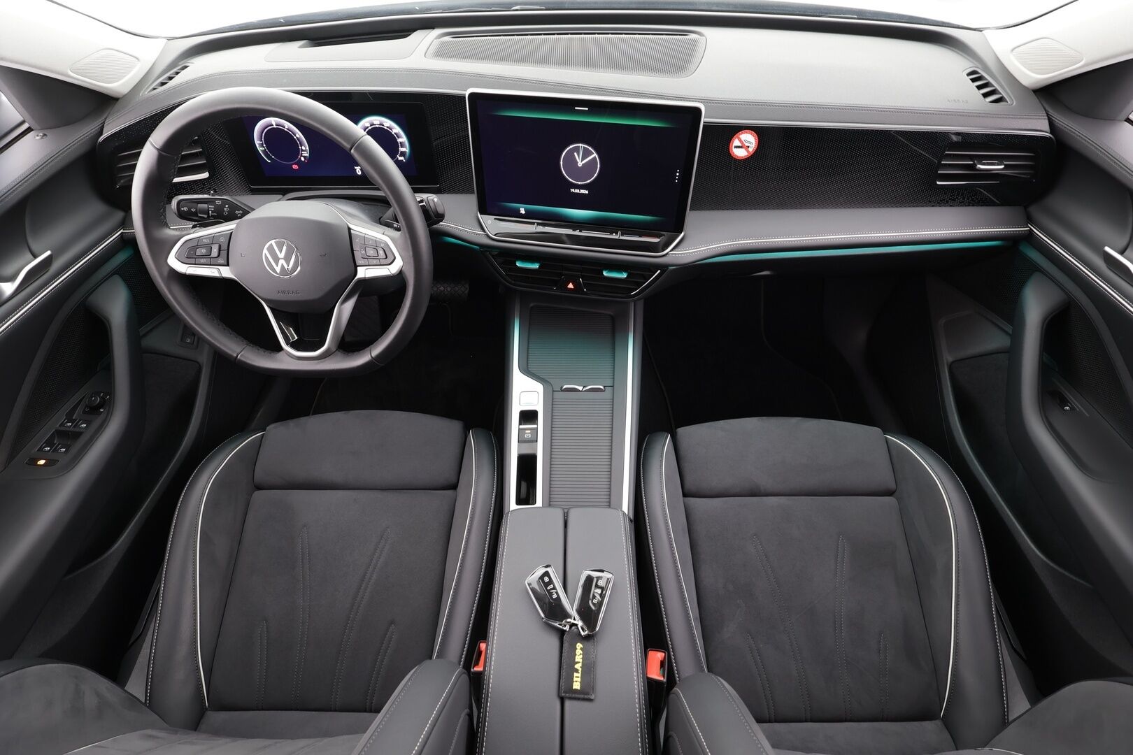 VOLKSWAGEN PASSAT 2025 Business 1.5 electric/TSI eHybrid 150kW 6-speed DSG * ACC / Akkukäyttöinen Lisälämmitin / Koukku / HUD / Matrix-LED * - Merkkihuollettu / Akku kuntotarkastettu