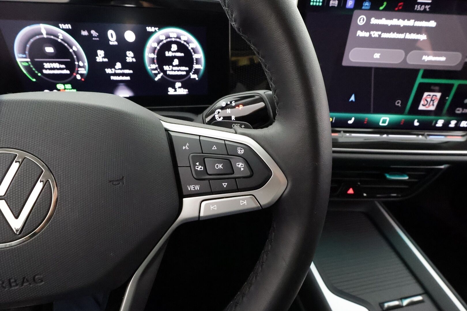 VOLKSWAGEN PASSAT 2025 Business 1.5 electric/TSI eHybrid 150kW 6-speed DSG * ACC / Akkukäyttöinen Lisälämmitin / Koukku / HUD / Matrix-LED * - Merkkihuollettu / Akku kuntotarkastettu