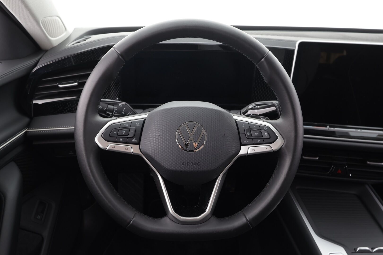 VOLKSWAGEN PASSAT 2025 Business 1.5 electric/TSI eHybrid 150kW 6-speed DSG * ACC / Akkukäyttöinen Lisälämmitin / Koukku / HUD / Matrix-LED * - Merkkihuollettu / Akku kuntotarkastettu