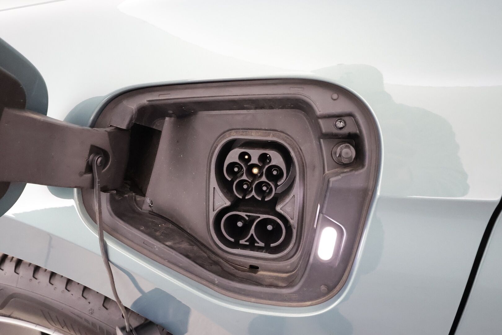 VOLKSWAGEN PASSAT 2025 Business 1.5 electric/TSI eHybrid 150kW 6-speed DSG * ACC / Akkukäyttöinen Lisälämmitin / Koukku / HUD / Matrix-LED * - Merkkihuollettu / Akku kuntotarkastettu