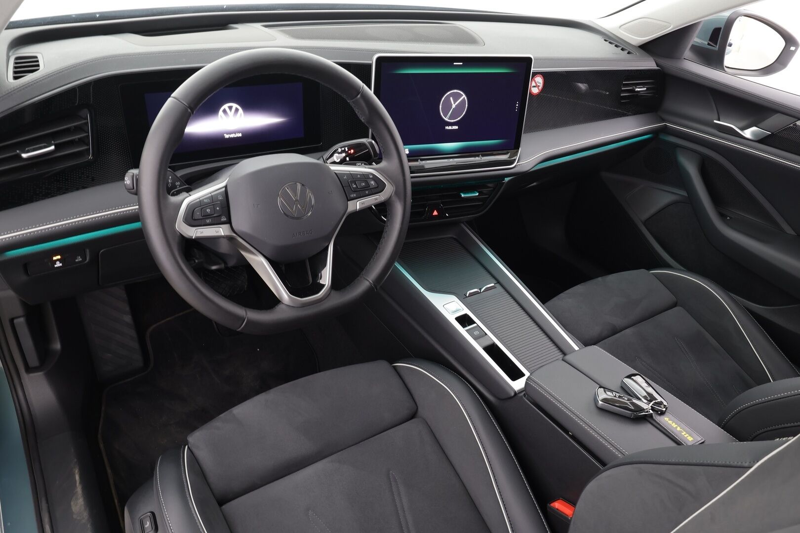 VOLKSWAGEN PASSAT 2025 Business 1.5 electric/TSI eHybrid 150kW 6-speed DSG * ACC / Akkukäyttöinen Lisälämmitin / Koukku / HUD / Matrix-LED * - Merkkihuollettu / Akku kuntotarkastettu