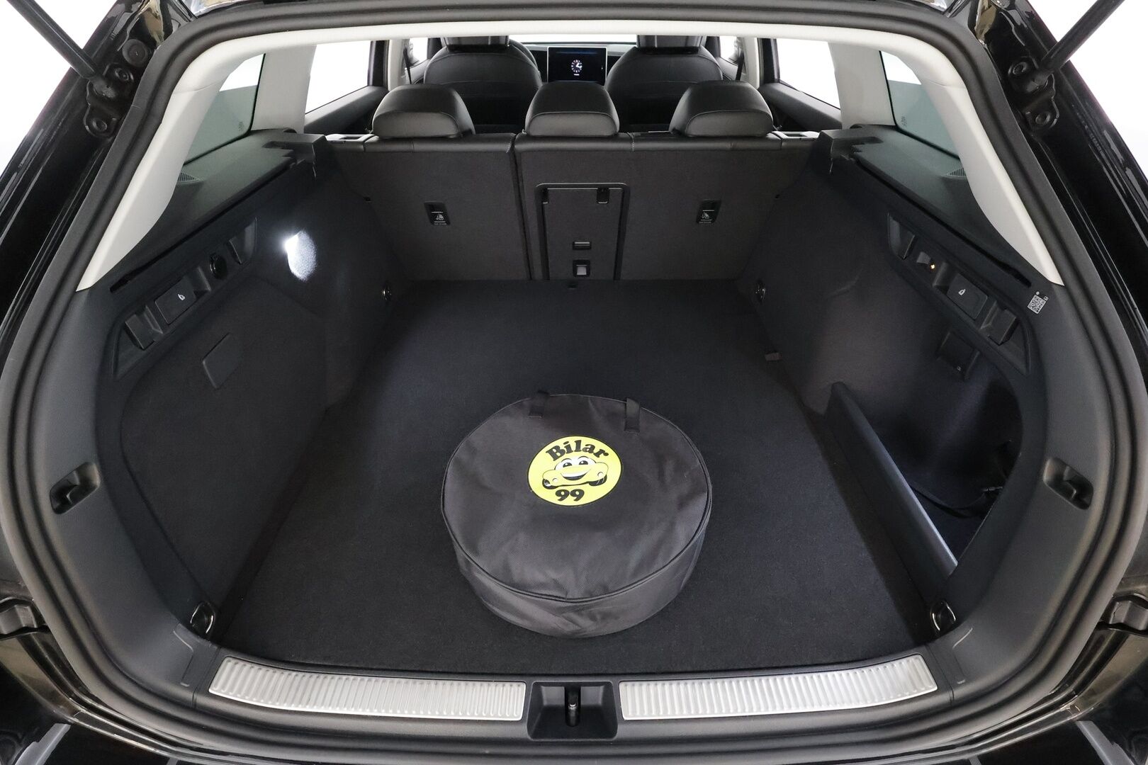 VOLKSWAGEN PASSAT 2025 Business 1.5 electric/TSI eHybrid 150kW 6-speed DSG * ACC / Koukku / Akkukäyttöinen lämmitin / Hierovat sporttipenkit * - Merkkihuollettu / Koti & Kauppalaturi