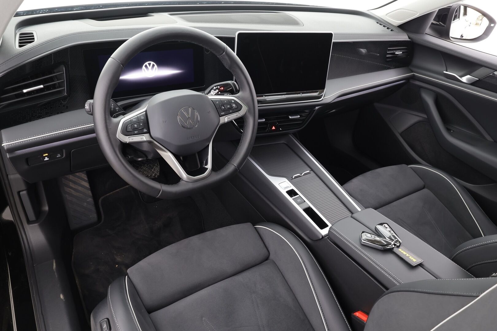 VOLKSWAGEN PASSAT 2025 Business 1.5 electric/TSI eHybrid 150kW 6-speed DSG * ACC / Koukku / Akkukäyttöinen lämmitin / Hierovat sporttipenkit * - Merkkihuollettu / Koti & Kauppalaturi