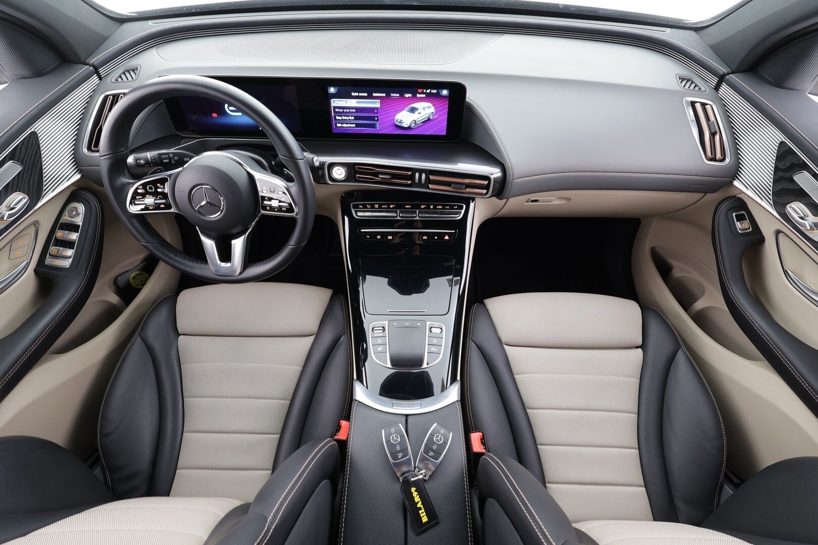 MERCEDES-BENZ EQC 2023 400 4MATIC * Distronic+ / Muistipenkit / Koukku / Multibeam / P.kamera / Puolinahat / Navi / Keyless / Akustiset lasit * - Akku kuntotarkastettu / Kahdet renkaat aluvanteilla / Merkkihuollettu