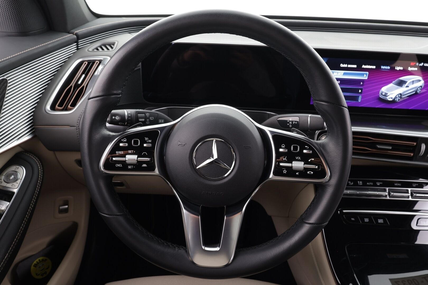 MERCEDES-BENZ EQC 2023 400 4MATIC * Distronic+ / Muistipenkit / Koukku / Multibeam / P.kamera / Puolinahat / Navi / Keyless / Akustiset lasit * - Akku kuntotarkastettu / Kahdet renkaat aluvanteilla / Merkkihuollettu