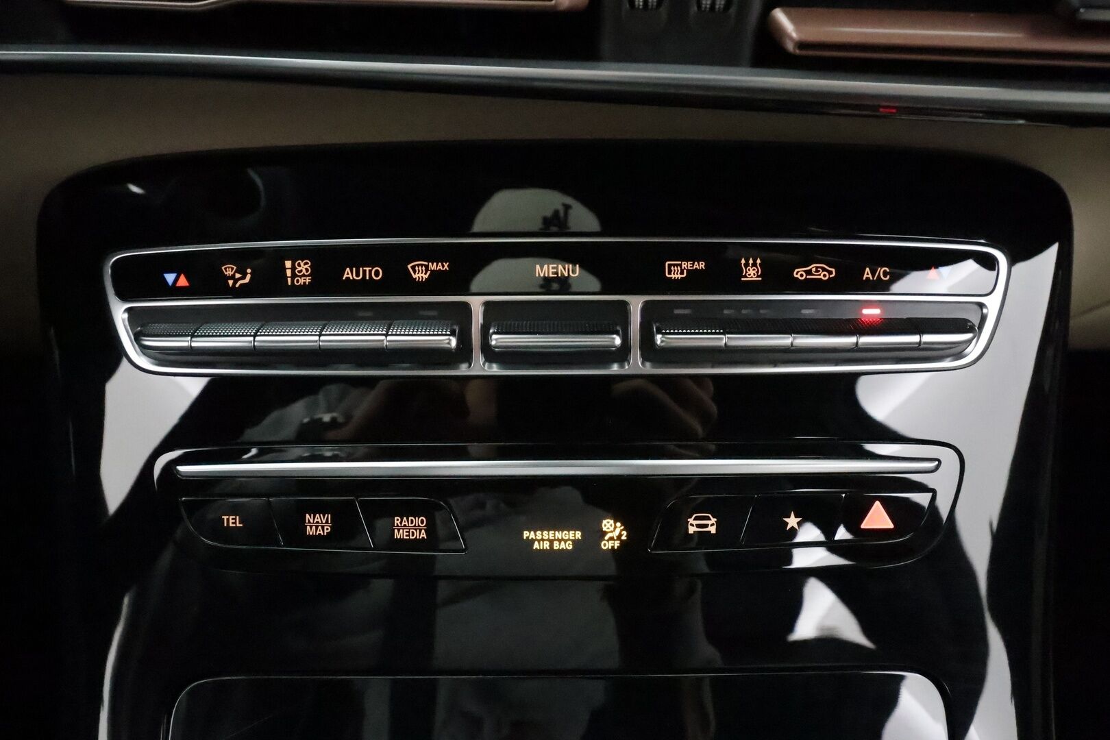 MERCEDES-BENZ EQC 2023 400 4MATIC * Distronic+ / Muistipenkit / Koukku / Multibeam / P.kamera / Puolinahat / Navi / Keyless / Akustiset lasit * - Akku kuntotarkastettu / Kahdet renkaat aluvanteilla / Merkkihuollettu