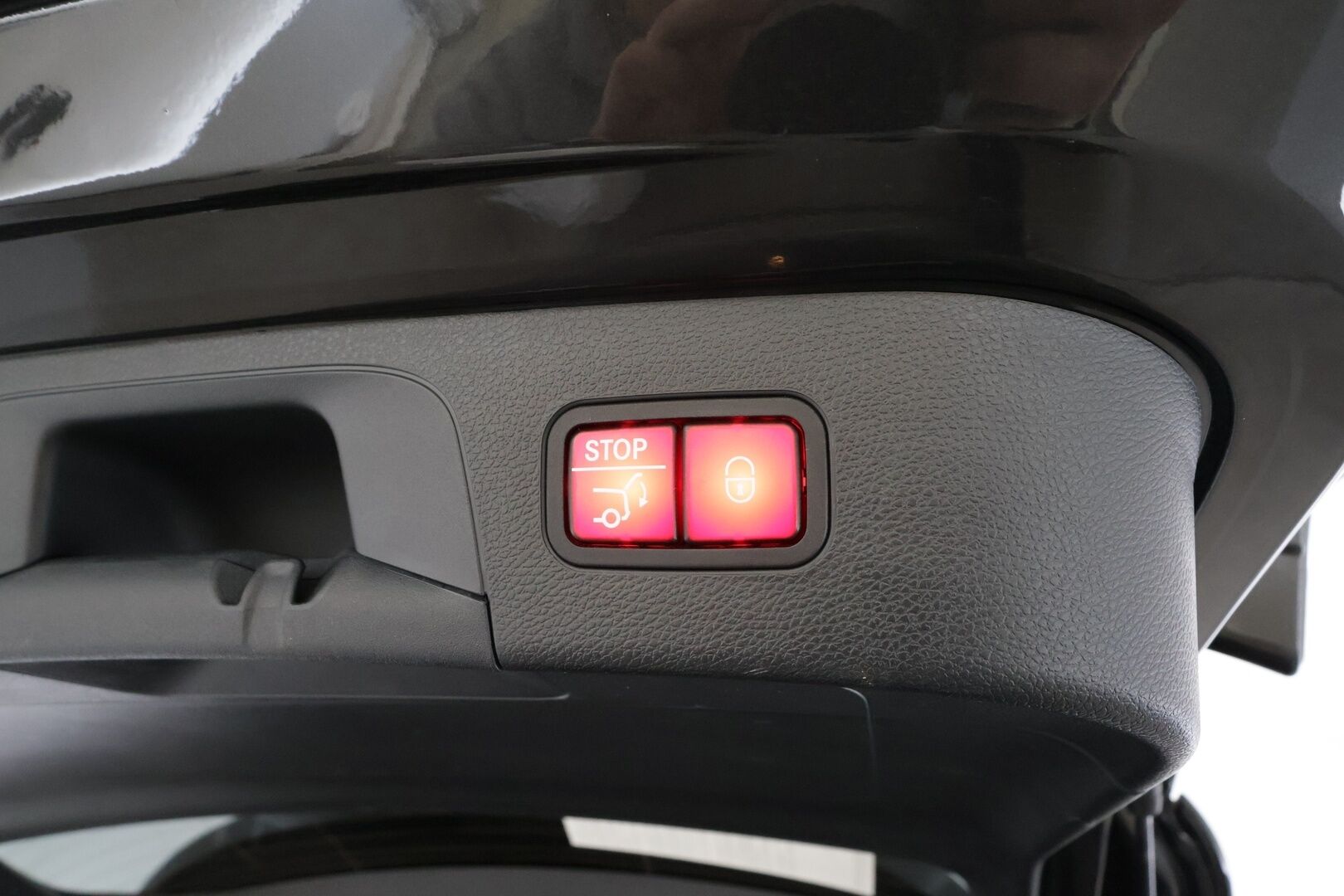 MERCEDES-BENZ EQC 2023 400 4MATIC * Distronic+ / Muistipenkit / Koukku / Multibeam / P.kamera / Puolinahat / Navi / Keyless / Akustiset lasit * - Akku kuntotarkastettu / Kahdet renkaat aluvanteilla / Merkkihuollettu
