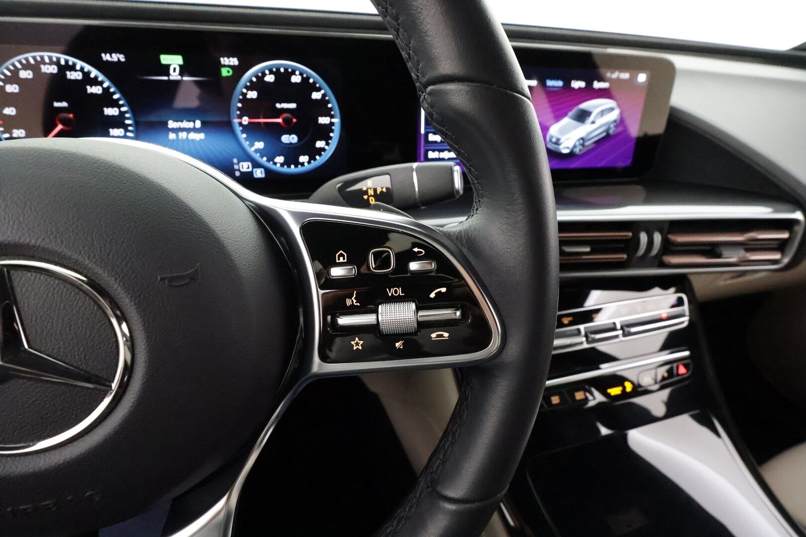 MERCEDES-BENZ EQC 2023 400 4MATIC * Distronic+ / Muistipenkit / Koukku / Multibeam / P.kamera / Puolinahat / Navi / Keyless / Akustiset lasit * - Akku kuntotarkastettu / Kahdet renkaat aluvanteilla / Merkkihuollettu