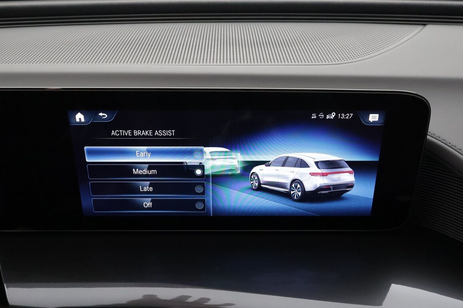 MERCEDES-BENZ EQC 2023 400 4MATIC * Distronic+ / Muistipenkit / Koukku / Multibeam / P.kamera / Puolinahat / Navi / Keyless / Akustiset lasit * - Akku kuntotarkastettu / Kahdet renkaat aluvanteilla / Merkkihuollettu