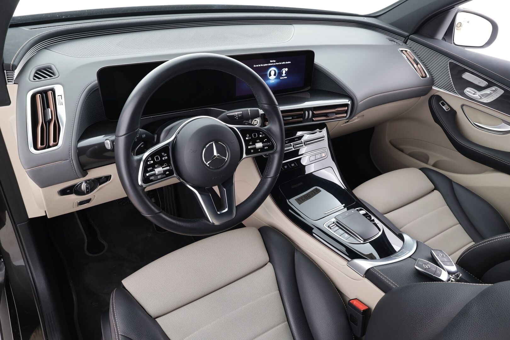 MERCEDES-BENZ EQC 2023 400 4MATIC * Distronic+ / Muistipenkit / Koukku / Multibeam / P.kamera / Puolinahat / Navi / Keyless / Akustiset lasit * - Akku kuntotarkastettu / Kahdet renkaat aluvanteilla / Merkkihuollettu