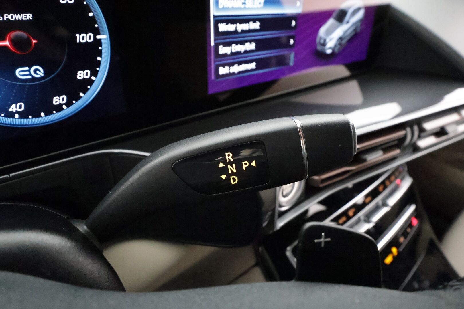 MERCEDES-BENZ EQC 2023 400 4MATIC * Distronic+ / Muistipenkit / Koukku / Multibeam / P.kamera / Puolinahat / Navi / Keyless / Akustiset lasit * - Akku kuntotarkastettu / Kahdet renkaat aluvanteilla / Merkkihuollettu