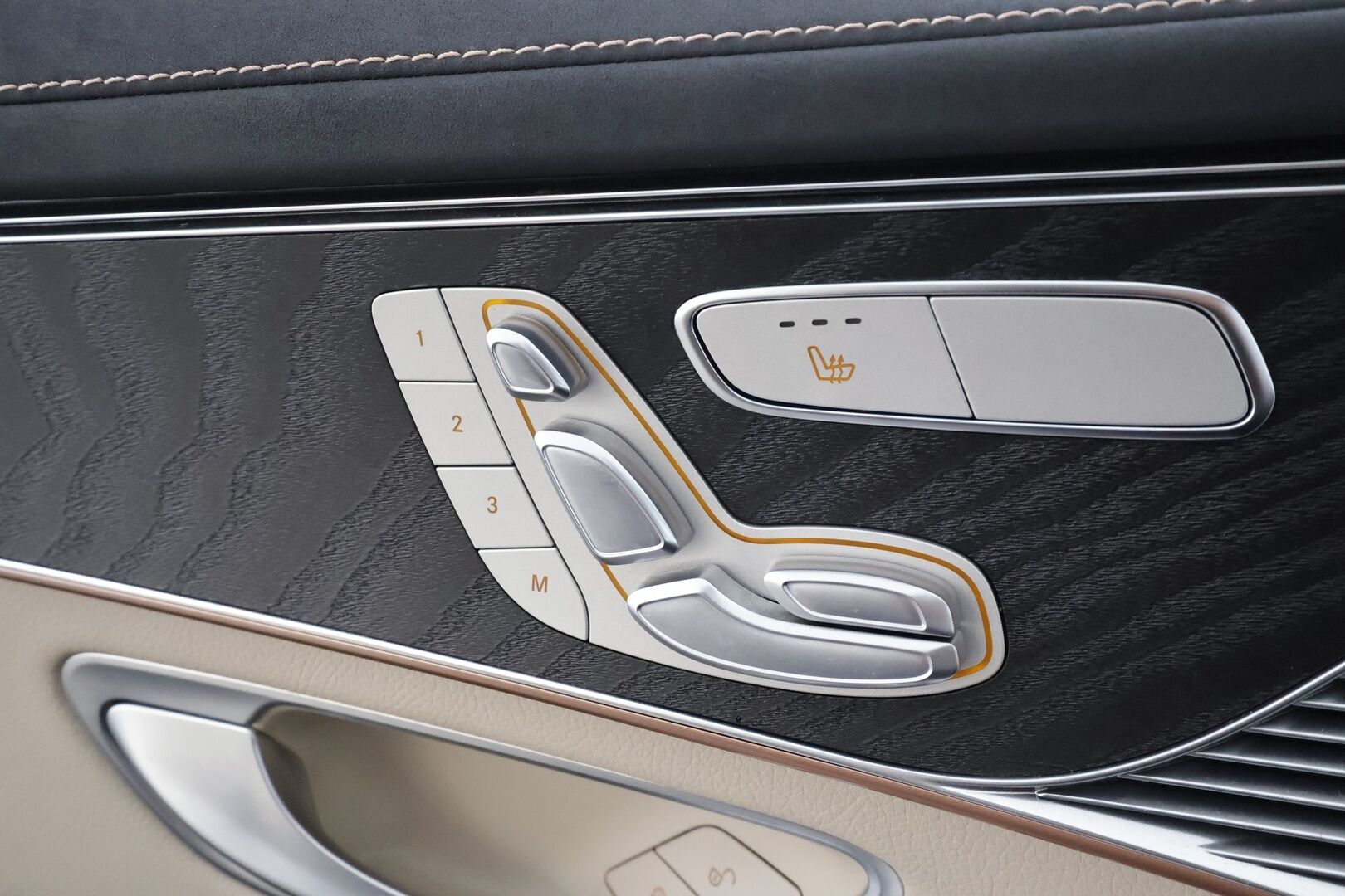 MERCEDES-BENZ EQC 2023 400 4MATIC * Distronic+ / Muistipenkit / Koukku / Multibeam / P.kamera / Puolinahat / Navi / Keyless / Akustiset lasit * - Akku kuntotarkastettu / Kahdet renkaat aluvanteilla / Merkkihuollettu